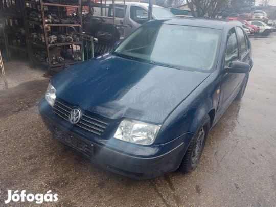 Vw Bora karosszéria elemei kék