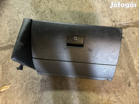 Vw Golf IV 4 Bora kesztyűtartó 