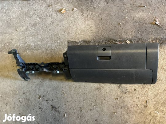 Vw Polo kesztyűtartó 