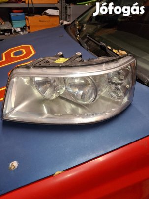 Vw T5 jobb és bal első fényszórók
