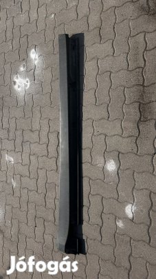 W164 JOBB KÜSZÖBTAKARÓ A1646900240 eladó