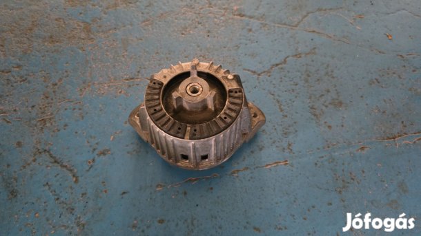 W204 bal első motortató bak A2042404817 eladó