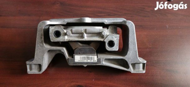 W246 motortartó bak jobb felső A2462402617 eladó