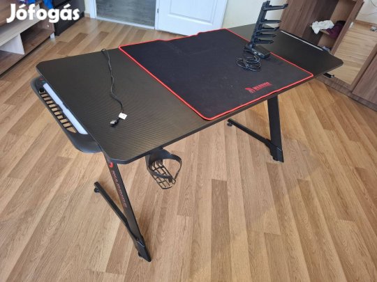 Warrior gamer asztal alumínium 140*60*75CM |Rgb (Blade V2-1460)