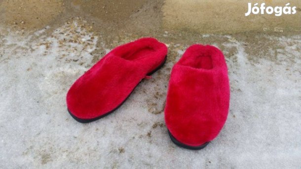Waveware (Cozy Toze) piros bundás házi papucs (41-es lábra)