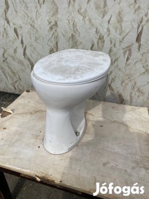 Wc , alsó kifolyású wc