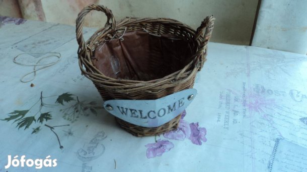 Welcome feliratú díszkosár