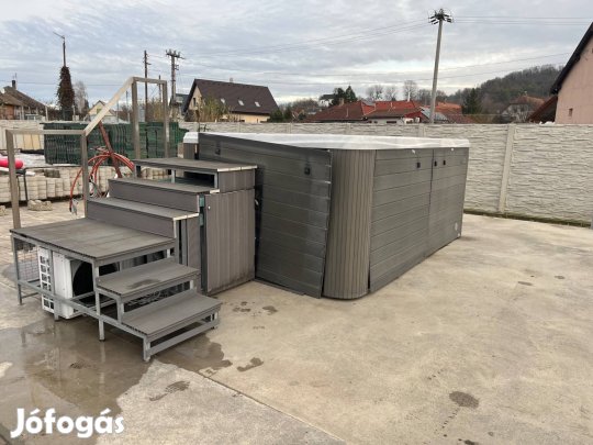 Wellis ellenáramoltatós úszómedence