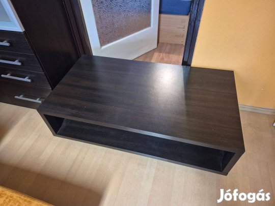 Wenge színű masszív asztal tökéletes állapotban