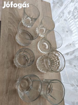 Whiskys poharak vegyesen