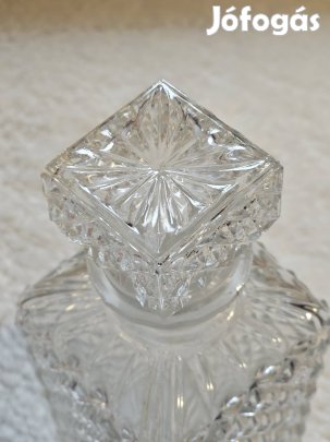 Whiskys üveg poharakkal