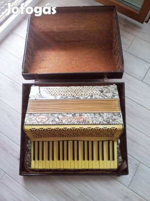 Wilhelm Kruse tangoharmonika surgosen elado helyhiany miatt !!