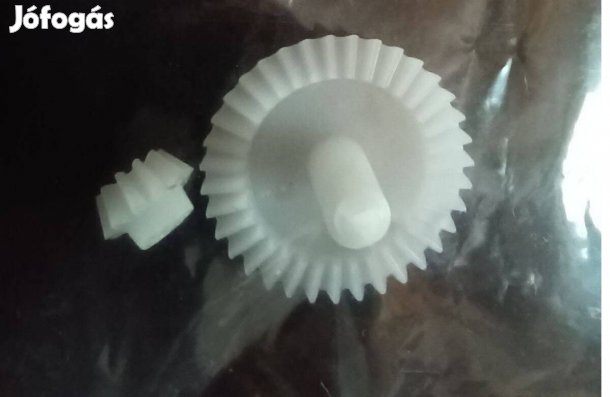 Wltoys V950 típusú helikopterhez farok fogaskerék szett eladó!