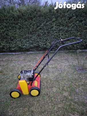 Wolf garaten gyepszellőztető Kawasaki motorral. 