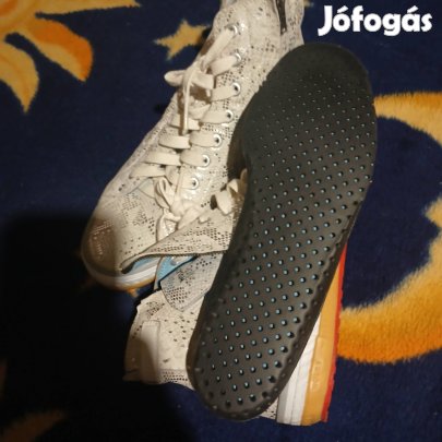 Wolky teljesen bőr tornacipő. Nem kínai!