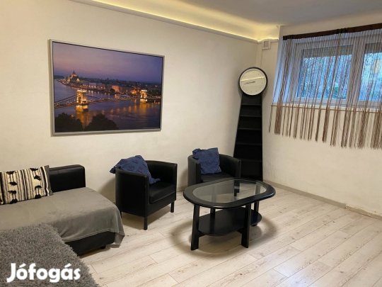 XII.Kerületben egy 53nm-es 2 szobás földszinti lakás kiadó.06304916060