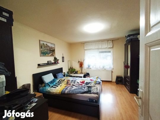 XIV. Kerület, Ilosvay Selymes utca, 29 m2-es, társasházi lakás