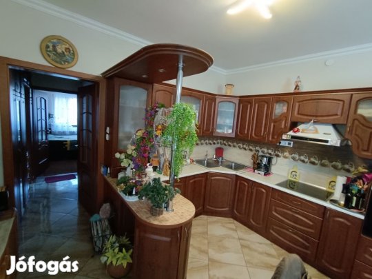 XIV. Kerület, Szatmár utca, 113 m2-es, 2 generációs, ikerház, 3 szobás