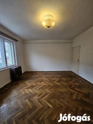 XIV. Kerület, Thököly utca, 45 m2-es, társasházi lakás, 2 szobás