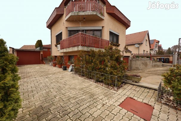 XIV. kerületi eladó tégla családi ház