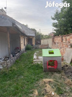 XIX. Kerület, Kossuth Lajos utca, 135 m2-es, 2 generációs, családi ház