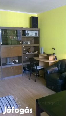 XI. Kerület, Etele út, 51 m2-es, társasházi lakás, 2 szobás, átlagos