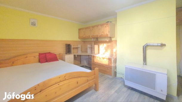 XI. Kerület, SÁRBOGÁRDI utca, 32 m2-es, társasházi lakás, 1 szobás