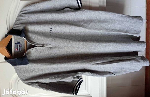 XL-Es Szürke C.L.C. Ingpoló