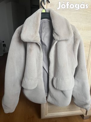 XS-S méretű szőrmekabát