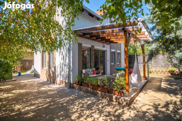 XVIII. kerületi eladó tégla ikerház