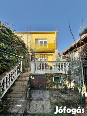 XVIII. kerületi eladó tégla ikerház
