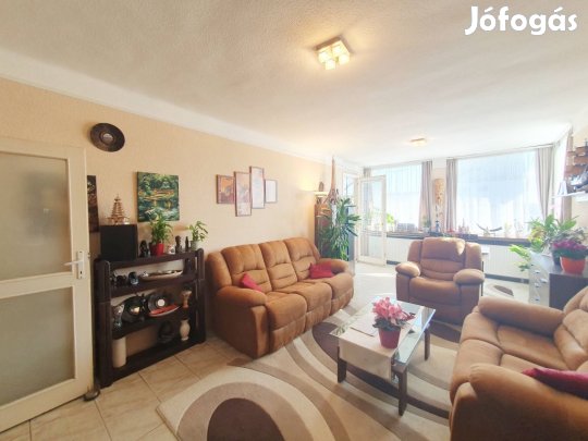 XVII. Kerület, Diadal utca közeli utca, 118 m2-es, 2 generációs,