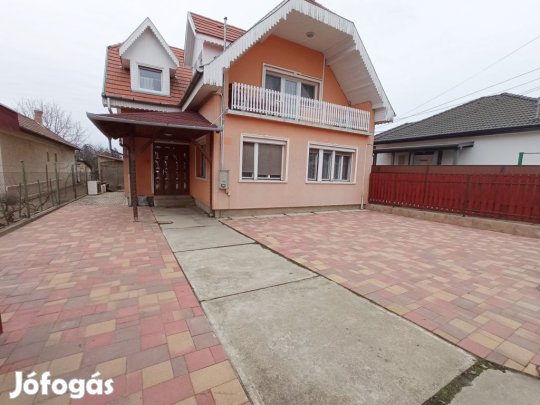 XVII. Kerület, Felsőbánya utca, 160 m2-es, 2 generációs, családi ház