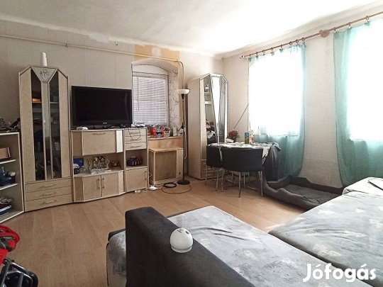 XVII. Kerület, Péceli út, 50 m2-es, társasházi lakás, 2 szobás