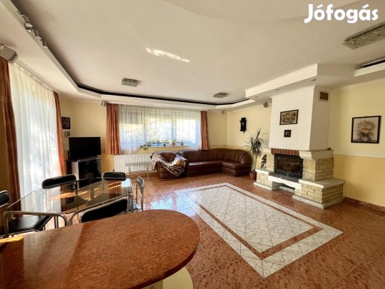 XVII. Kerület, Rákoscsaba, 220 m2-es, 2 generációs, családi ház