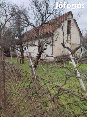 XVII. kerületi eladó tégla családi ház