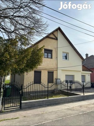 XVI. Kerület, Újmátyásföld, 140 m2-es, 2 generációs, ikerház, 4+1