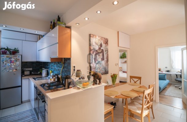 XVI. kerületi eladó csúsztatott zsalus társasházi lakás