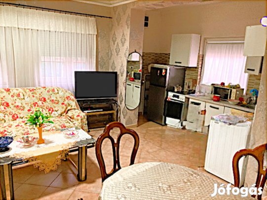 XV. Kerület, Thököly utca, 80 m2-es, házrész, 3 szobás, jó állapotú