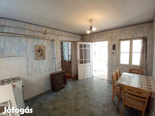 XXI. Kerület, ÍV utca, 40 m2-es, házrész, 1 szobás, felújítandó