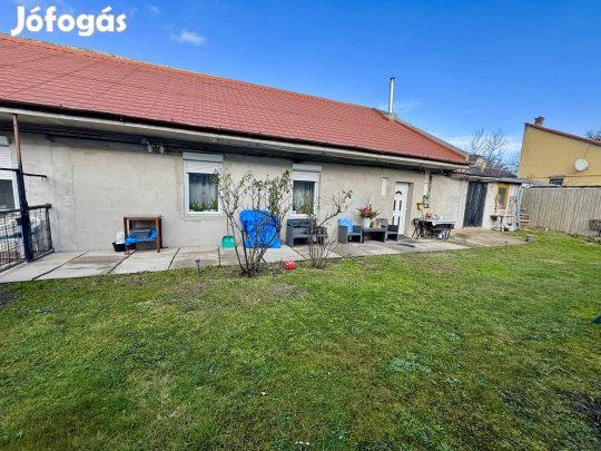 XXI. kerületben a II. Rákóczi Ferenc úton eladó házrész