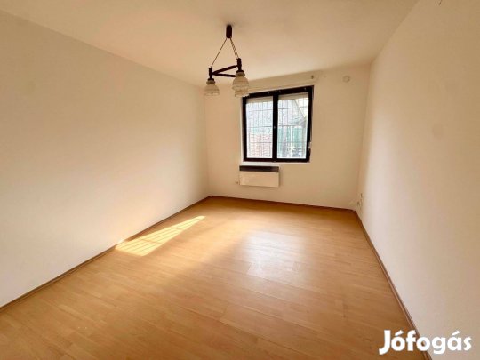 XX. kerületben az Alsó határ úton eladó házrész