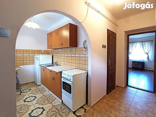 X. Kerület, Hatház utca, 33 m2-es, társasházi lakás, 1 szobás