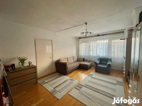 X. kerület Újhegyi sétány 68 m-es, 3 szobás, erkélyes, panorámás