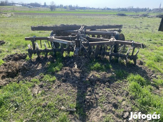 X vontatott tárcsa eladó