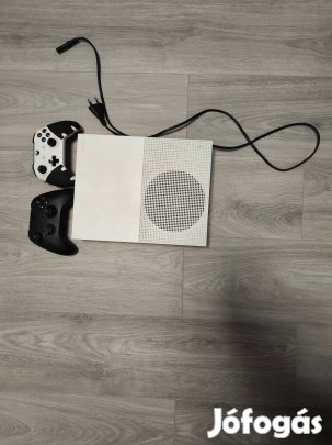 Xbox One S 500gb tárhellyel + 2 kontroller használt állapotban