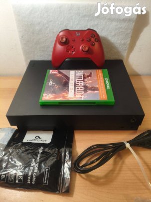 Xbox One X 1TB konzol játékkal és Hall Effect kontrollerrel eladó