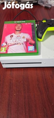 Xbox one S 500 GB 1vezetékes kontrollerrel Fifa 20 játékkal eladó