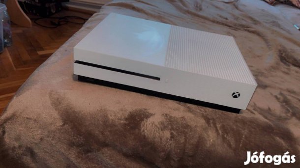 Xbox one konzol (kábel is jár hozzá)
