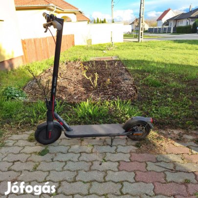 Xiaomi Electric Scooter 4 kiváló állapot, megkímélt, dobozával